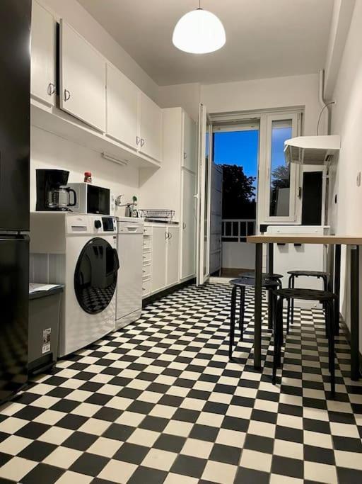 Spacious Apartment Next To Parc Du Cinquantenaire Bruxelles Eksteriør billede